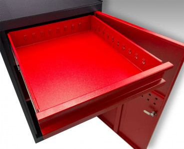 Die breiten Rollen des Wagens