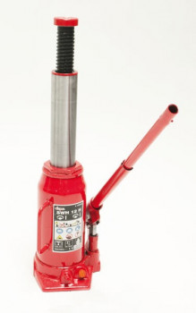 So sieht der Stempelwagenheber 20 Tonnen im Einsatz aus