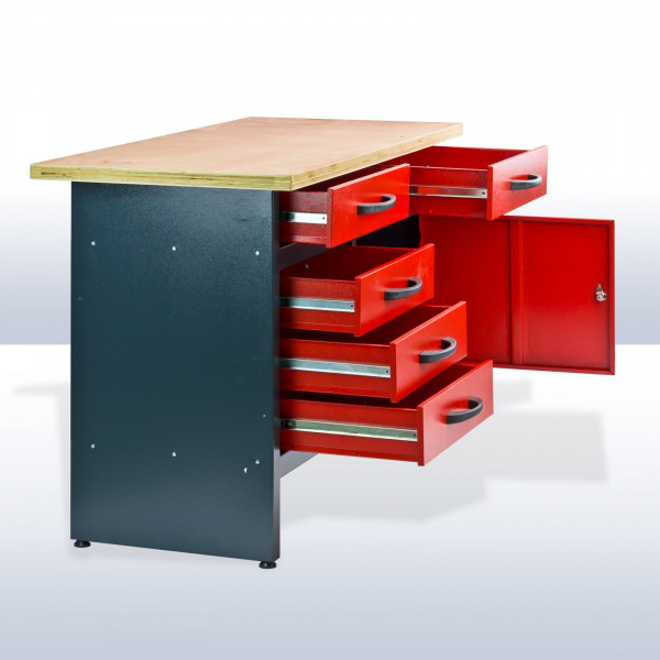 Die Werkbank mit geöffneten Schubladen