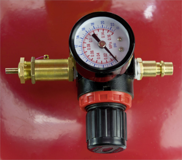 Druckanzeige direkt auf dem Ölauffanggerät installiert